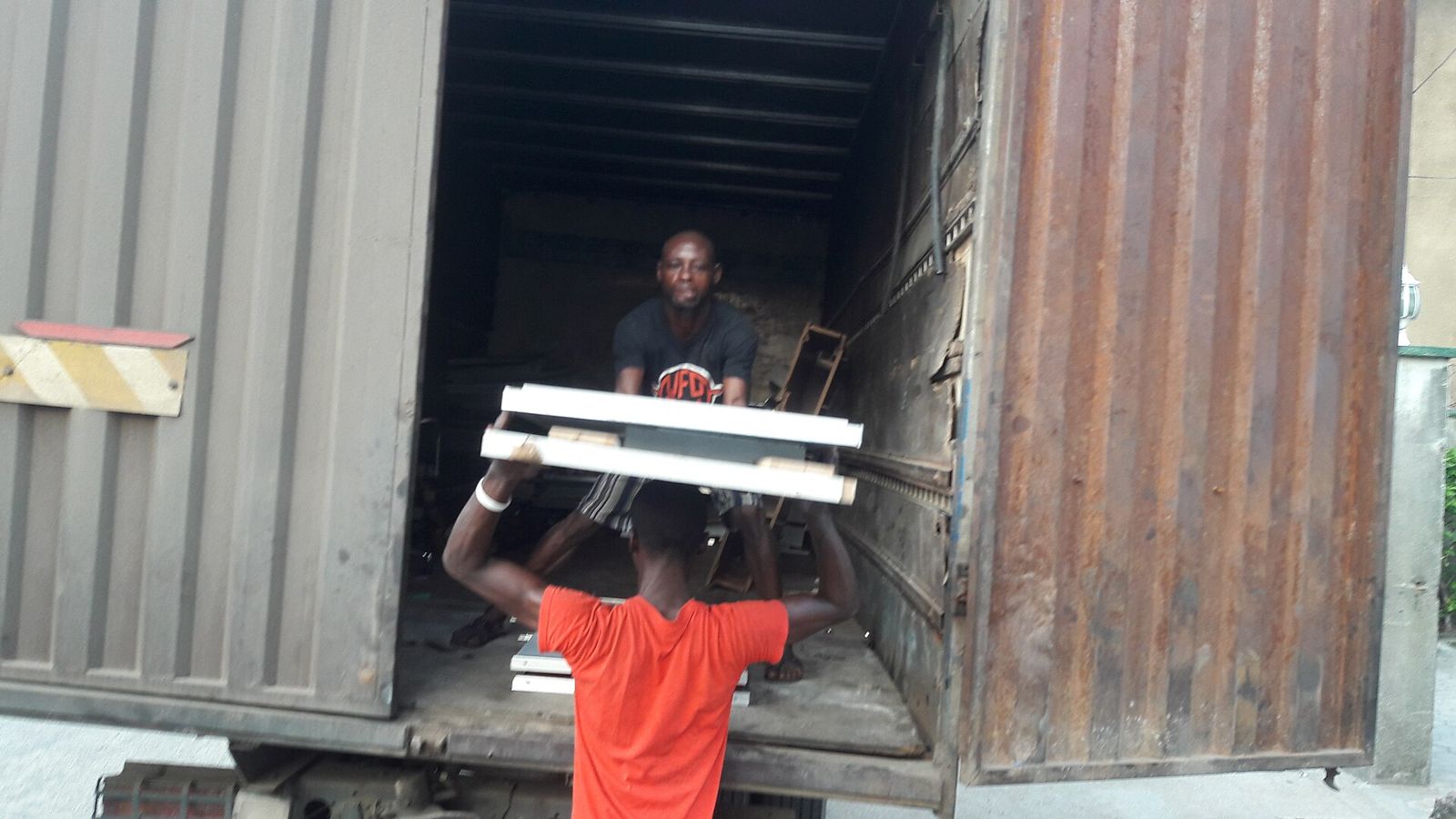 Goods carried out of a container truck in Lagos